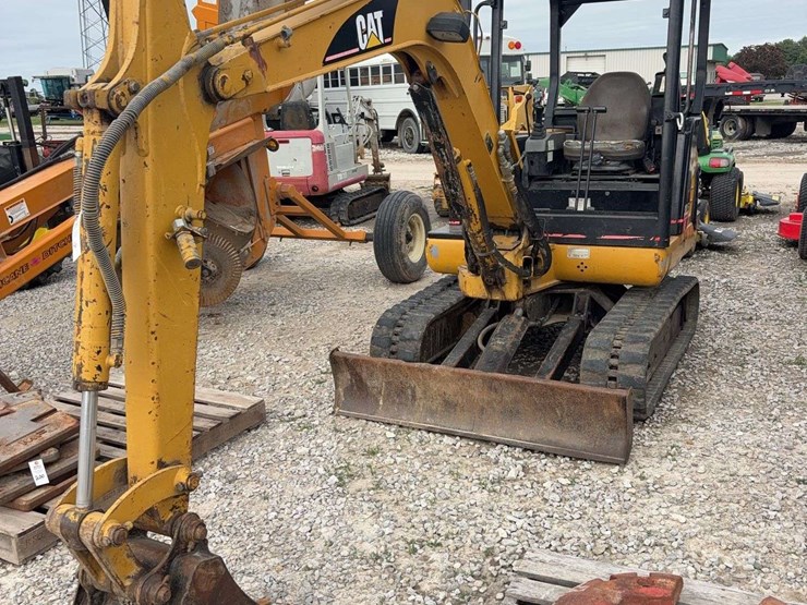 caterpillar-302.5-image-2