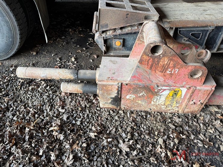 spring-actuated-concrete-breaker-excavator-attachment-image-2