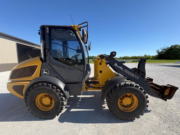 2020-deere-304l-image-5
