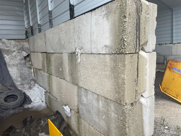 #6002-•-concrete-block-and-metal-salt-cover-structure-image-7
