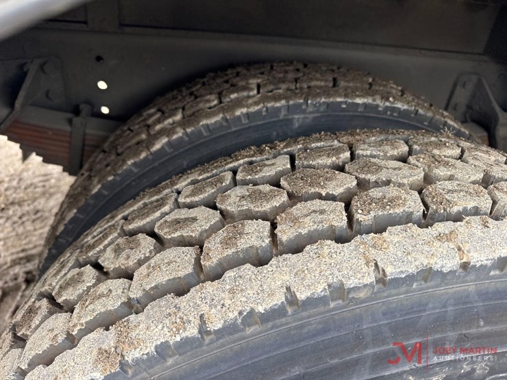 2004-international-durastar-4300-image-35