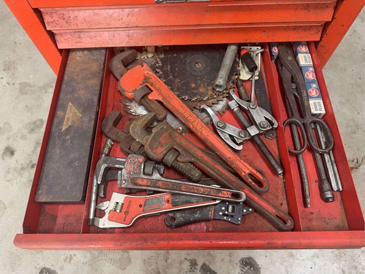 snap-on-tool-cabinet-with-assorted-tools-image-18