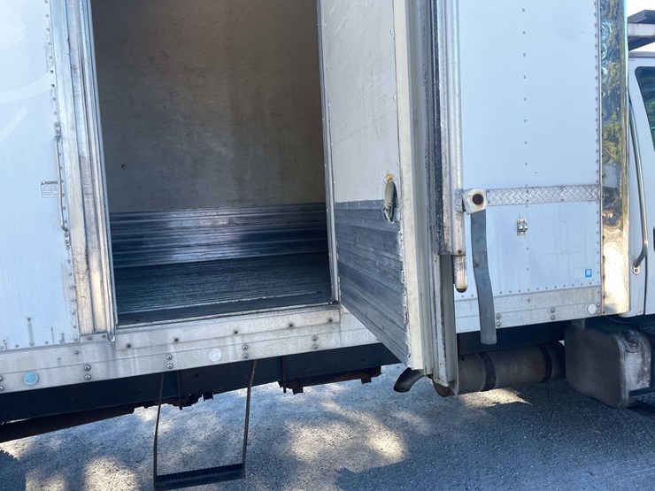 #4198-•-2005-sterling-box-truck-image-109