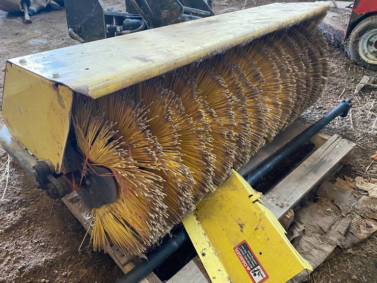 #3590-•-john-deere-quick-hitch-broom-image-8