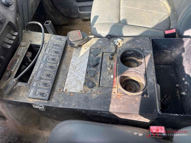 2011-ford-f550-xl-image-37