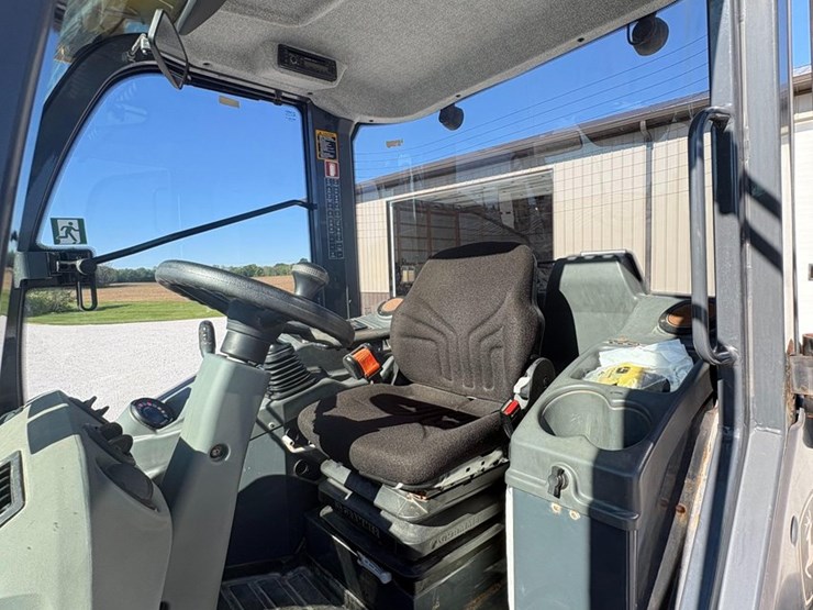 2020-deere-304l-image-23