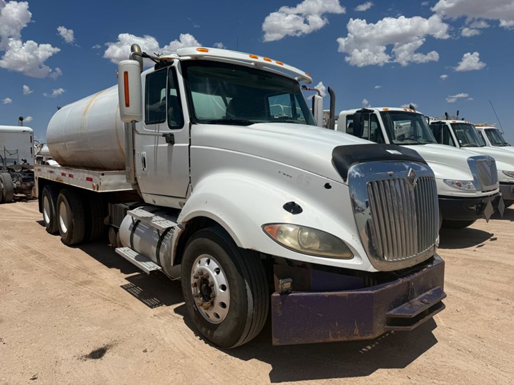 2010-international-prostar-image-2