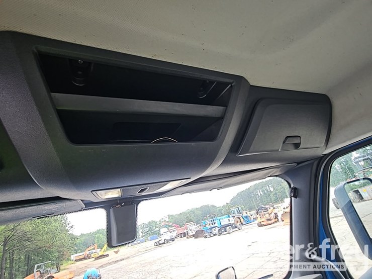 2019-freightliner-cascadia-116-image-28