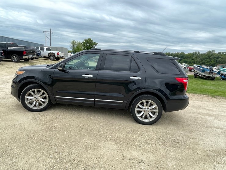 2011-ford-explorer-limited-image-8