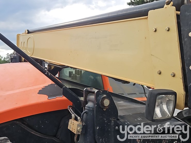 2016-jlg-642-image-16