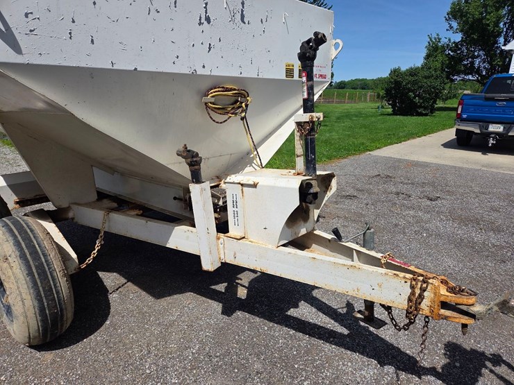 western-5-ton-dry-fertilizer-spreader-image-3