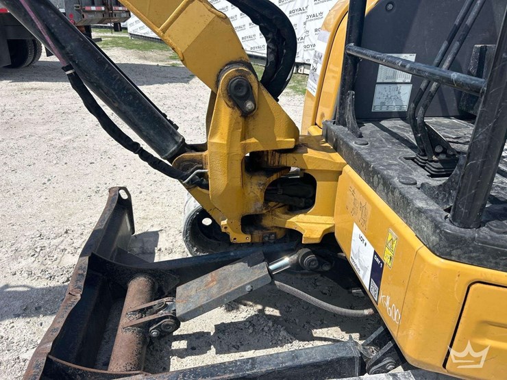 caterpillar-305e-mini-excavator-image-13