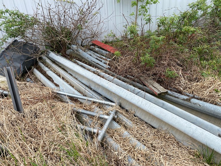 #3586-•-assorted-scrap-metal,-gate-parts,-guard-rails-and-more-image-8