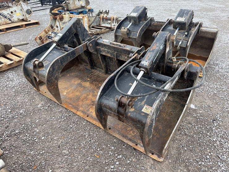 #85-•-blue-diamond-grapple-bucket-image-1