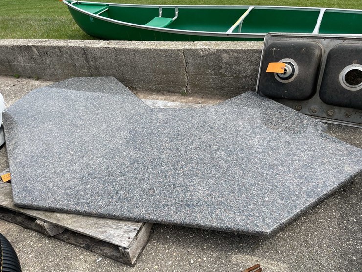 #4170-•-granite-countertop-image-1