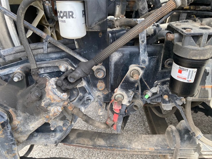 2014-kenworth-t400-single-axle-day-cab-semi-tractor-image-33