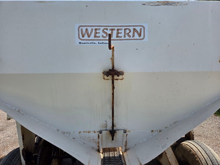 western-5-ton-dry-fertilizer-spreader-image-16
