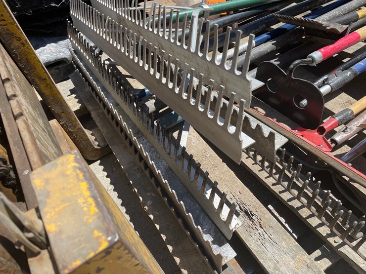 #6084-•-pallet-of-handled-tools-image-4