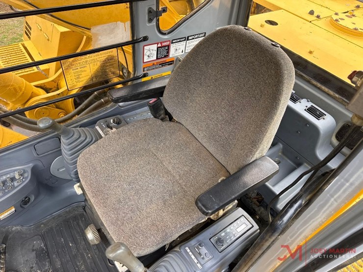 2001-deere-450-lc-image-27