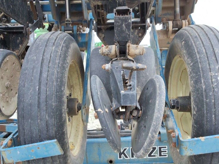 2020-kinze-2600-image-5