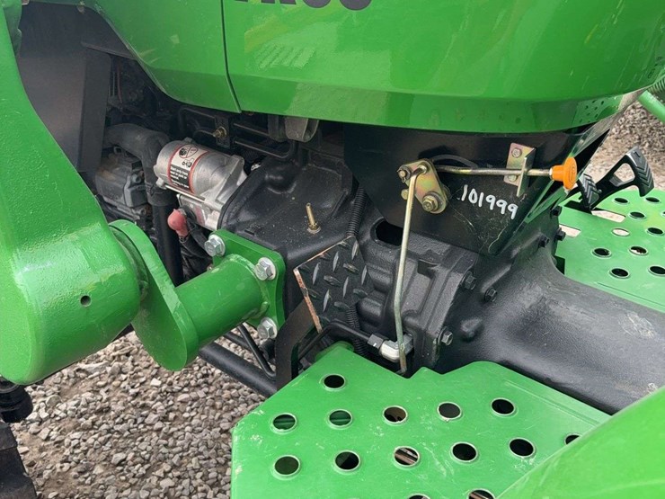2015-john-deere-4105-image-15