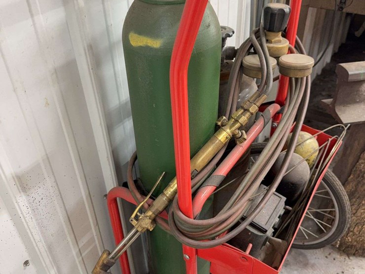 welding-cart-with-oxygen-and-fuel-gas-cylinders-image-6