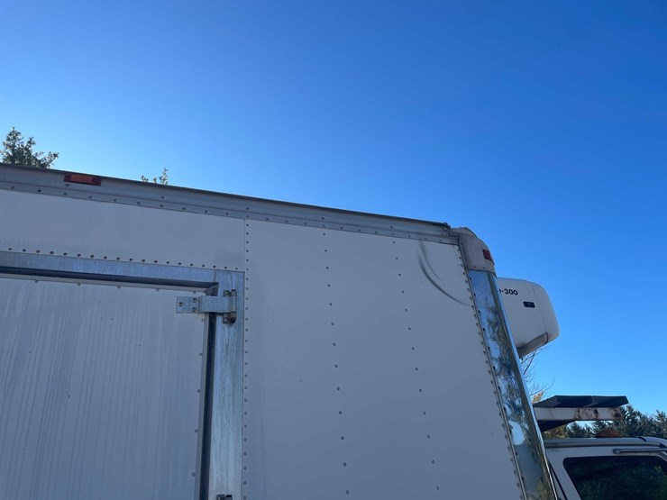 #4198-•-2005-sterling-box-truck-image-107