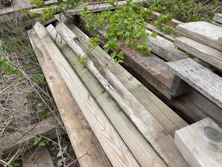 #6062-•-pile-of-various-wood-and-lumber-cutoffs-image-9