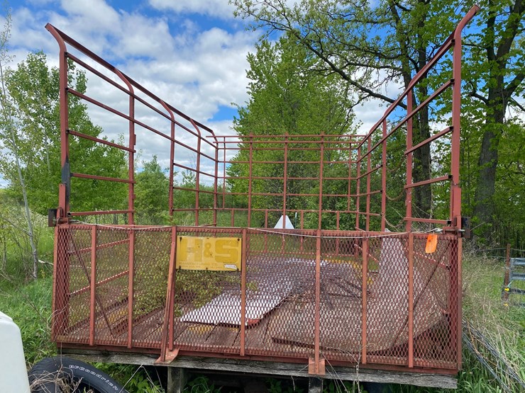 #3501-•-9'-x-16'-h&s-hay-wagon-image-2