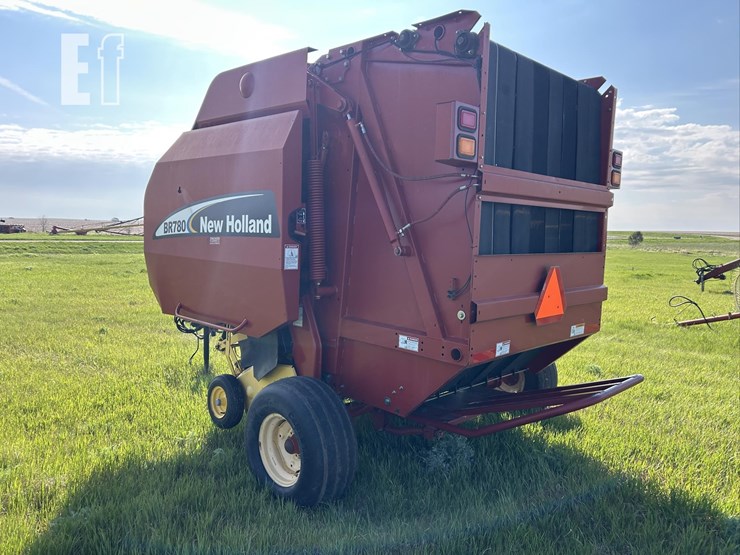 new-holland-br780-image-7