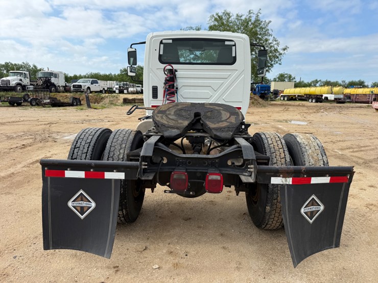 2018-international-durastar-4300-image-6