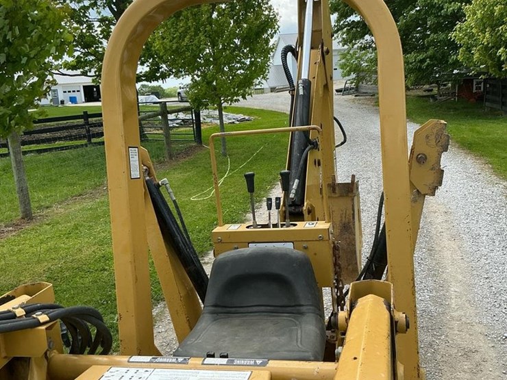 #121-•-2014-magnatrac-mh-7000-crawler-loader-image-48