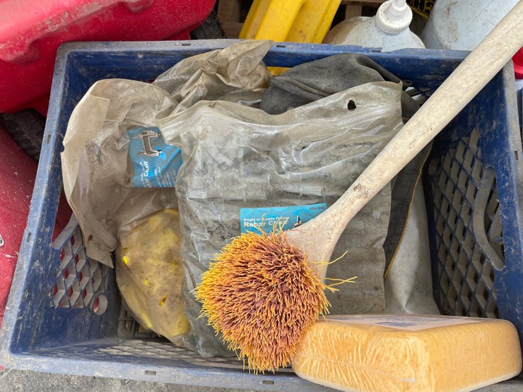 #6044-•-pallet-of-concrete-supplies-image-2