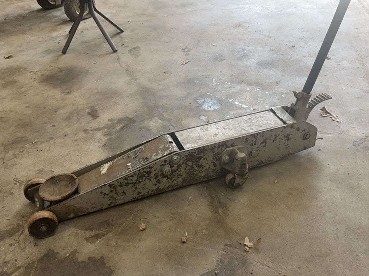 hydraulic-floor-jack-image-3