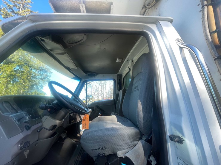 #4198-•-2005-sterling-box-truck-image-54