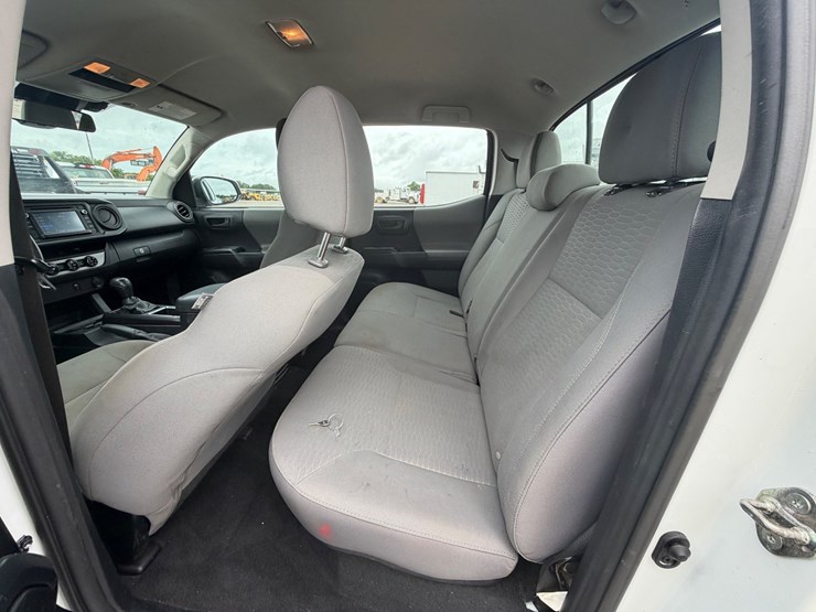 2018-toyota-tacoma-sr5-image-12