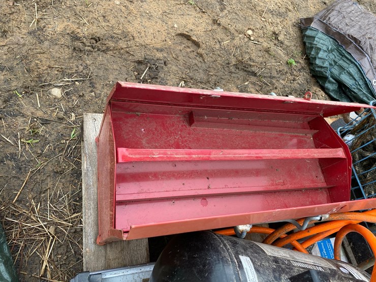 #3516-•-pallet-of-misc-image-11