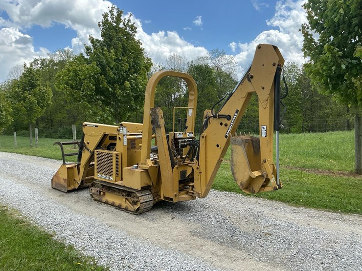 #121-•-2014-magnatrac-mh-7000-crawler-loader-image-3