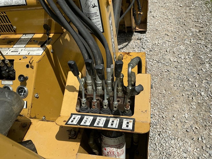 #121-•-2014-magnatrac-mh-7000-crawler-loader-image-29