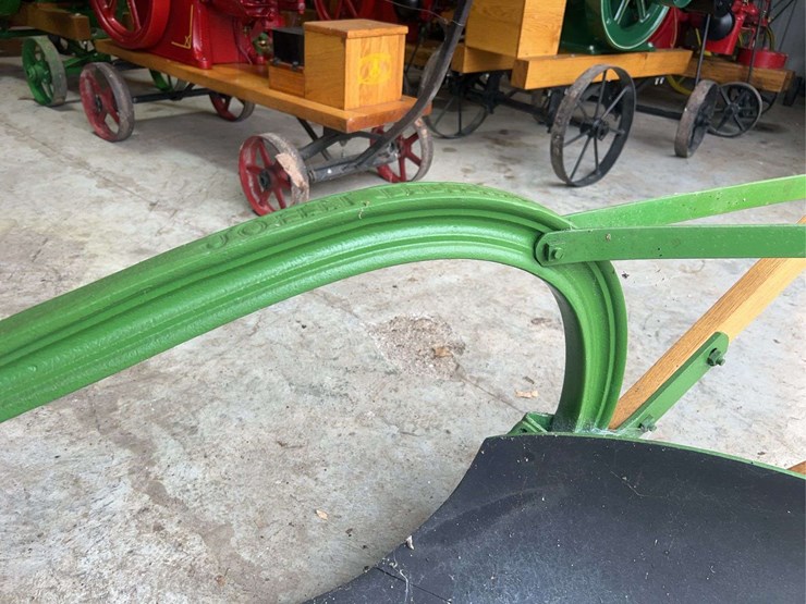 john-deere-right-hand-walking-plow-image-6