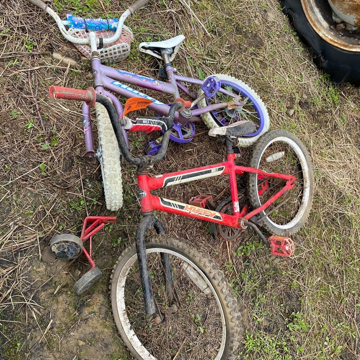 #3522 • (2) Huffy Kid Bikes