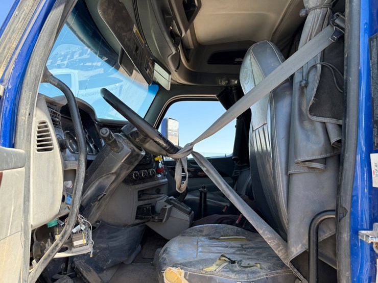 2017-peterbilt-579-image-9