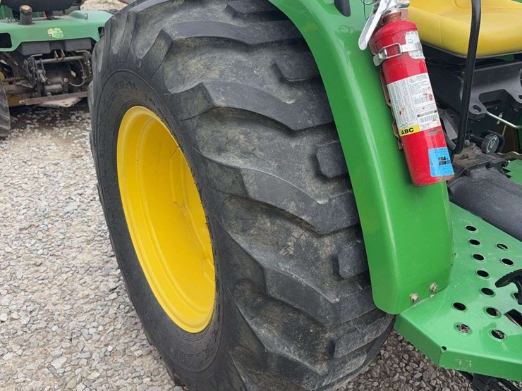 2015-john-deere-4105-image-8
