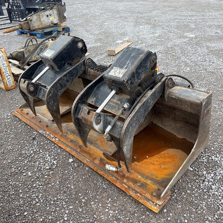 #83 • CAT GRAPPLE BUCKET
