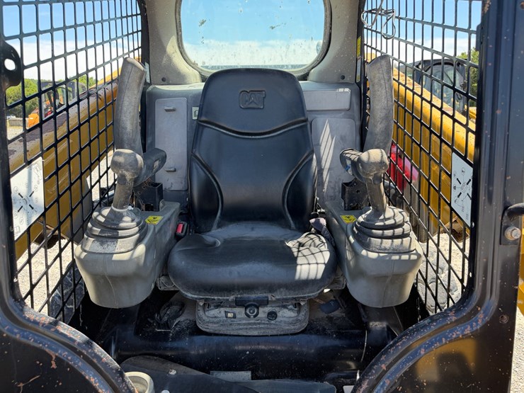caterpillar-246d-image-8