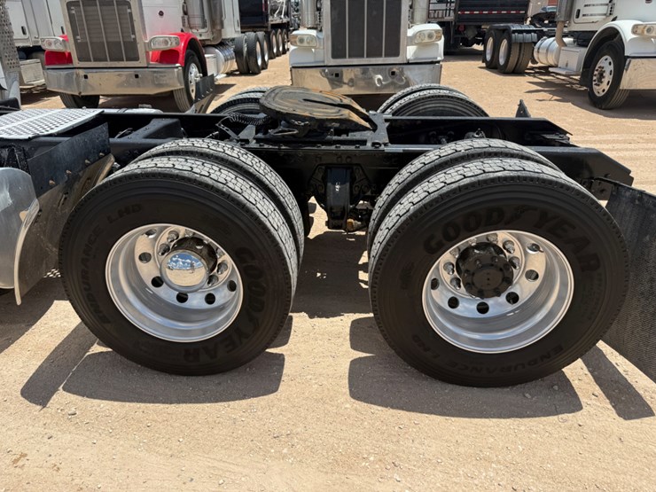 2016-kenworth-t800-image-9