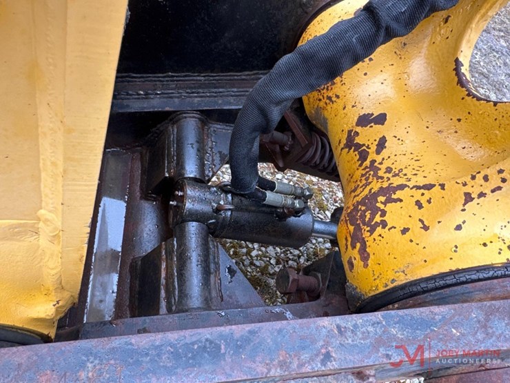 2001-deere-450-lc-image-15