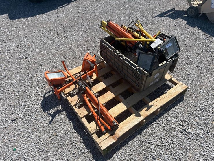 #29-•-pallet-of-shop-lights-image-2