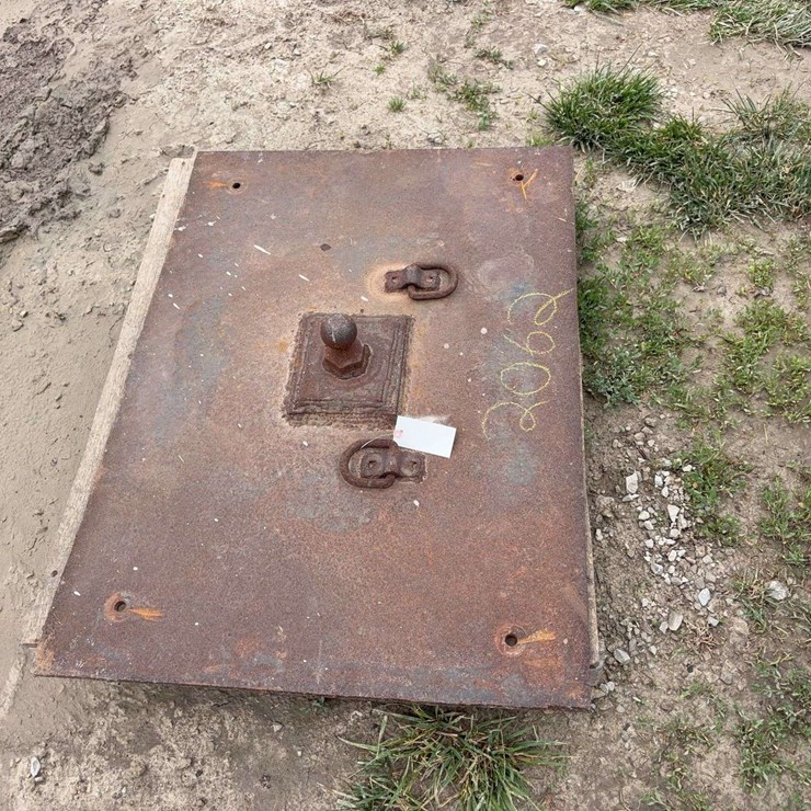 Gooseneck plate for truck
