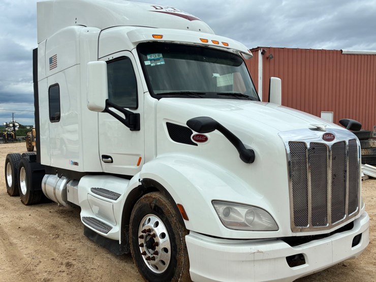 2019-peterbilt-579-image-3
